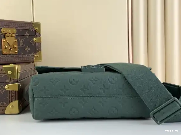 S-Cape LOUIS Messenger-28*16*10cm VUITTON 0619